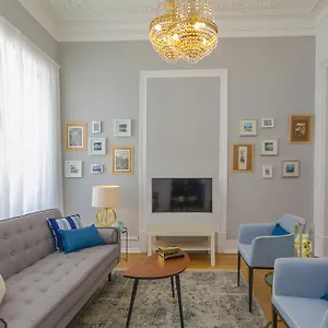 Apartment Guests, Lisbon